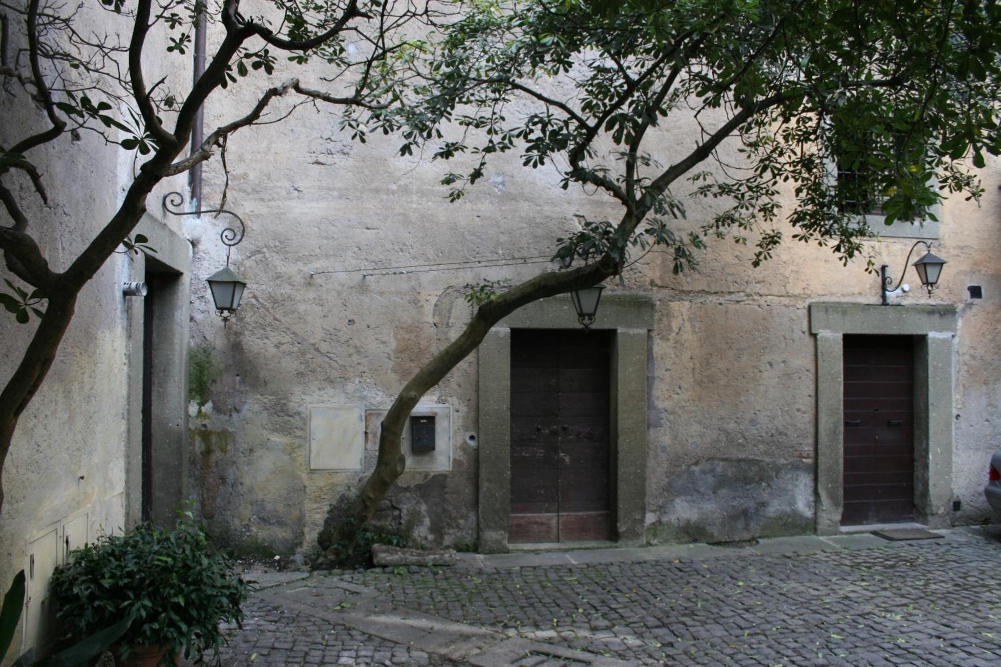 Castello Farnese, Roma, Sulla Via Francigena Exterior foto